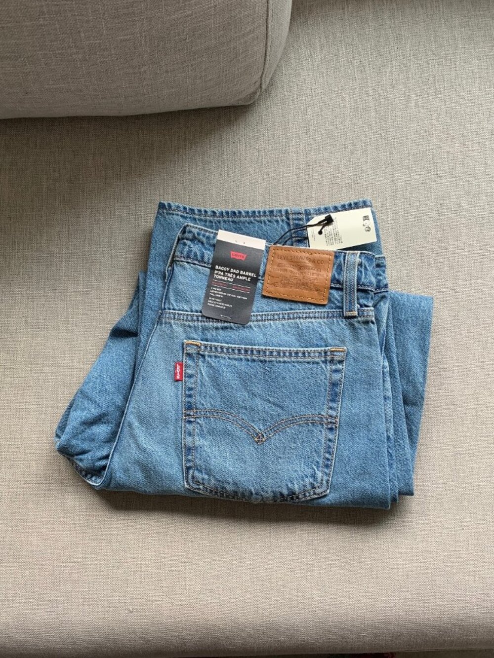 Levi's Baggy Dad Barrel Jeans - Picture 3 of 6